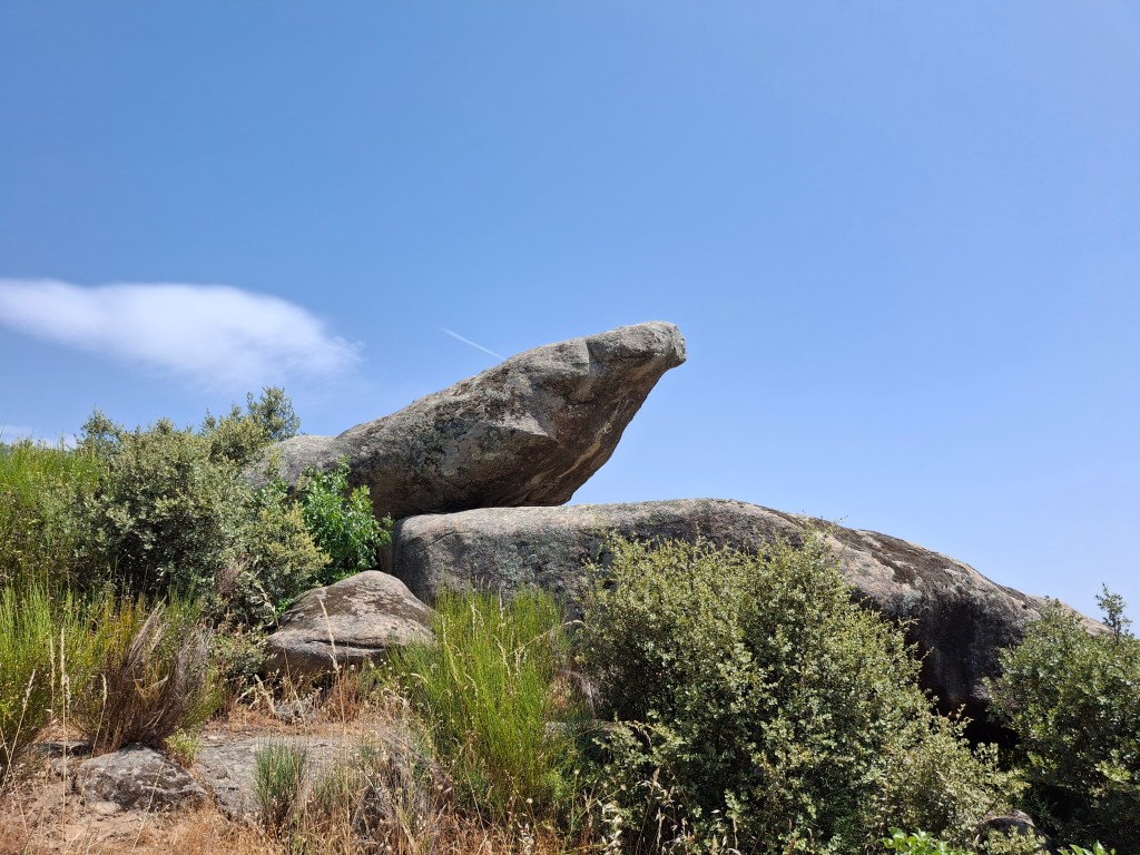 El «canto de los pollitos» en Sotillo de la Adrada. Un pre-oppidum o altar&nbsp;primitivo.